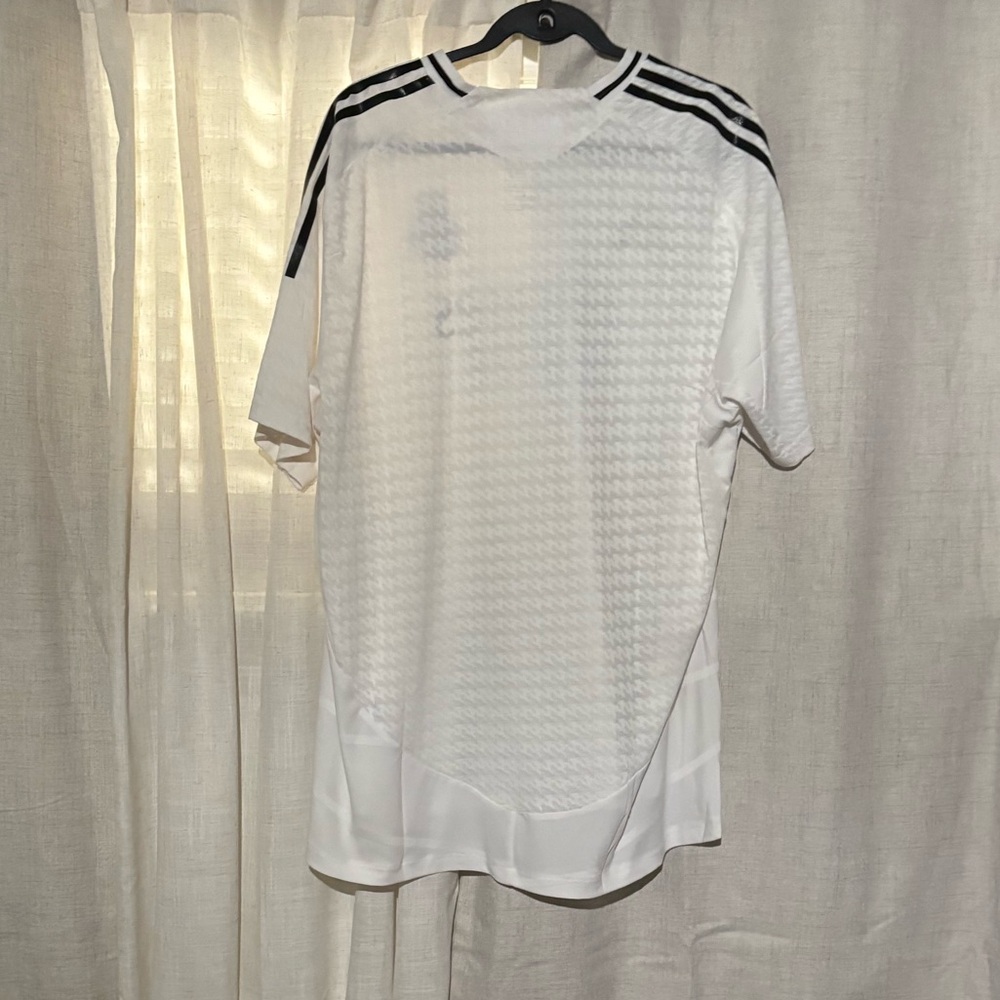 Real Madrid Jersey - Picture 2 of 6